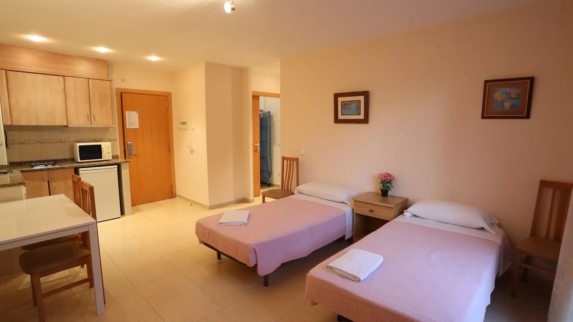 Royal Inn Aparthotel Lloret de Mar 2*,  Spain