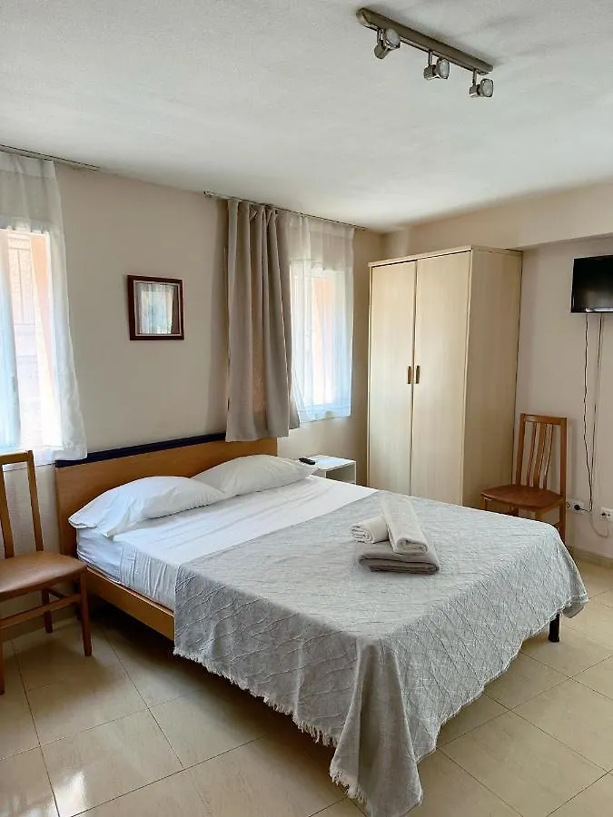 Royal Inn Aparthotel Lloret de Mar 2*,