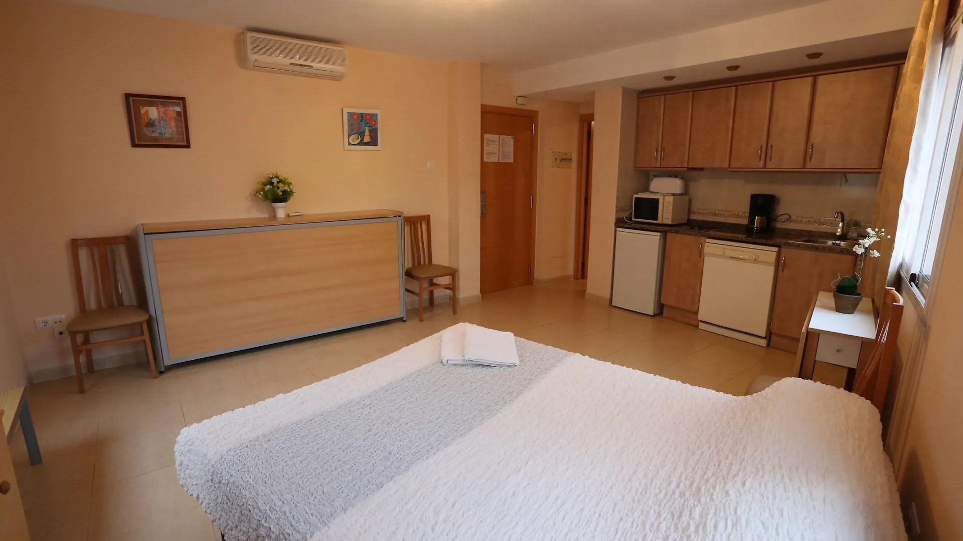 Royal Inn Aparthotel Lloret de Mar 2*,  Spanien